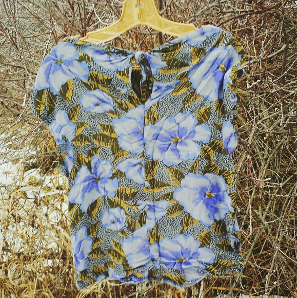 Anthropologie soft, floral patterned blue top - Picture 2 of 3